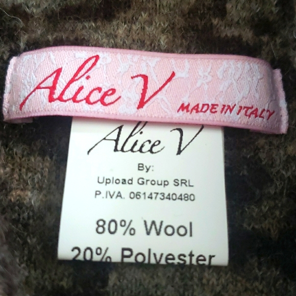 Alice V - Picture 2 of 9